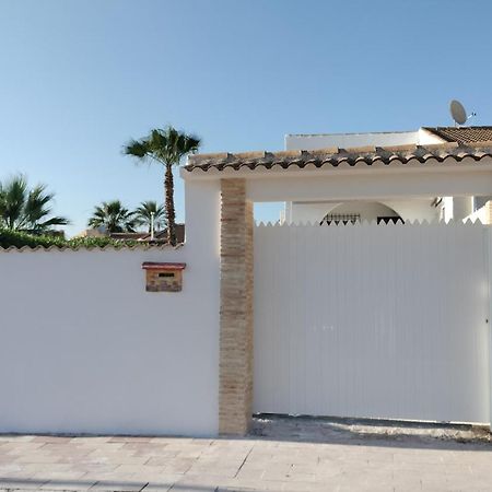 Acogedora Casa Con Piscina Villa Torrevieja Eksteriør billede