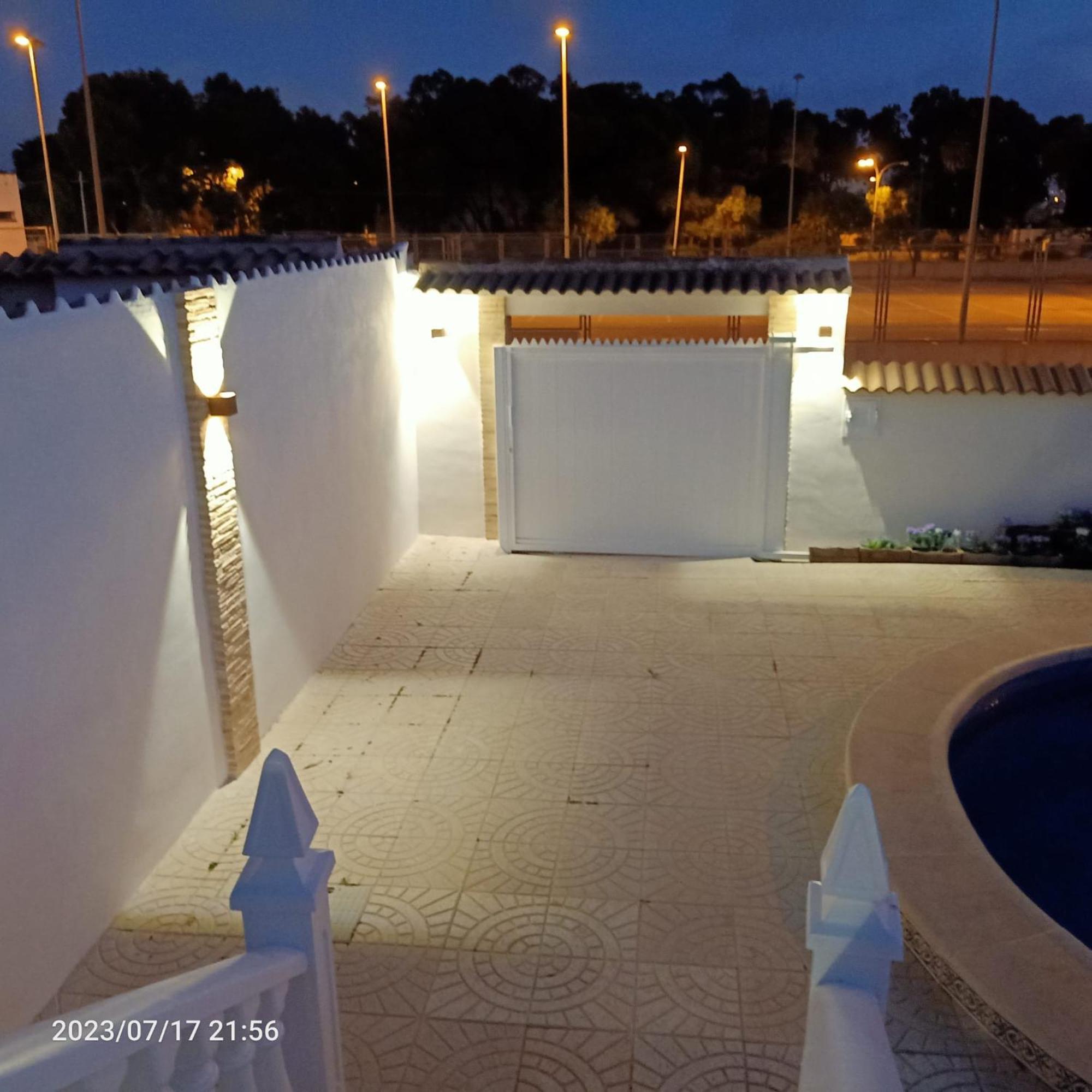 Acogedora Casa Con Piscina Villa Torrevieja Eksteriør billede